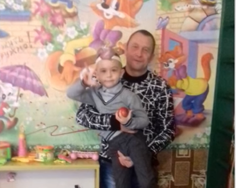 В інтерв'ю журналістам викриває фейки ресурсу сам потерпілий заперечував, що отримав травму в результаті бійки