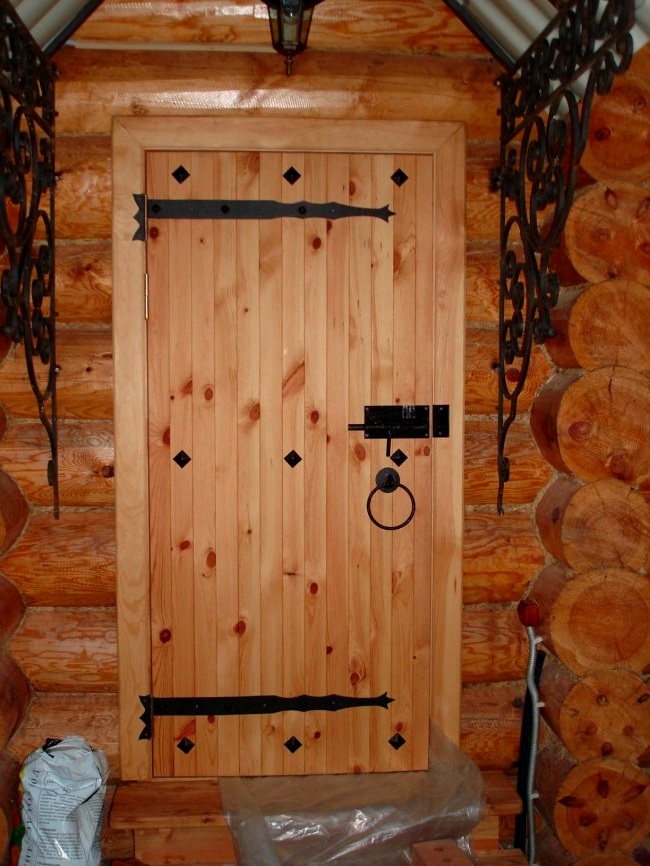 Дерев'яні двері для лазні