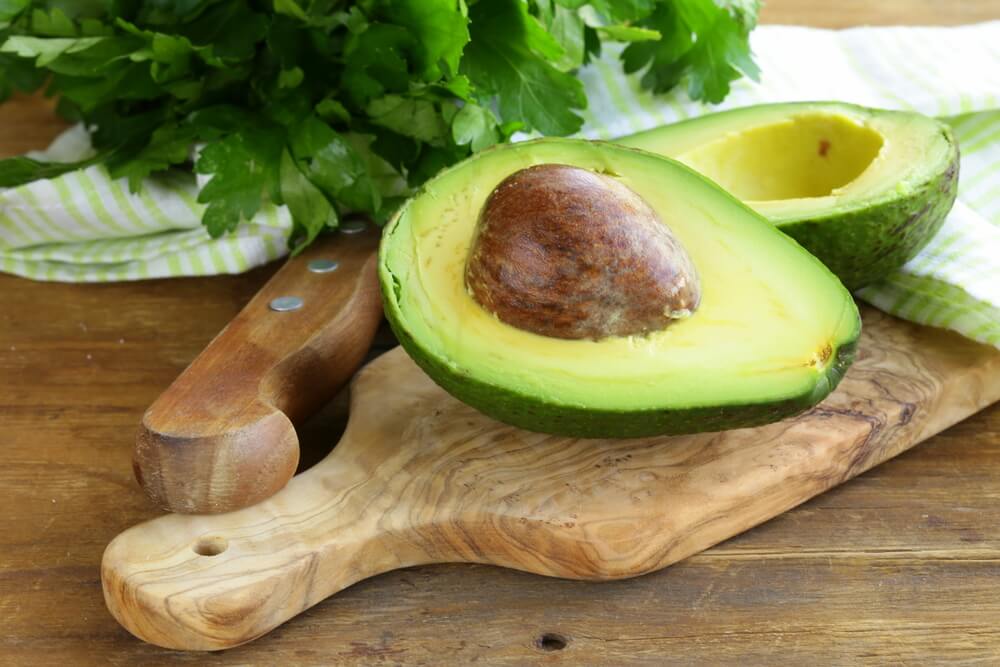 Вчені припускають, що авокадо можуть призводити до втрати ваги, проте це тільки теорія, і щоб її підтвердити, необхідно провести дослідження