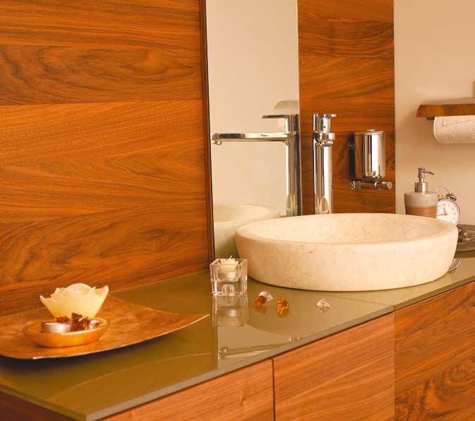Стиль Дерев'яною ванній     Найвишуканіші з дерев'яних ванн, це, безумовно, ті, де в наявності покриття (varnish), подібне за своїми властивостями склу, яке зовні від нього відрізнити складно