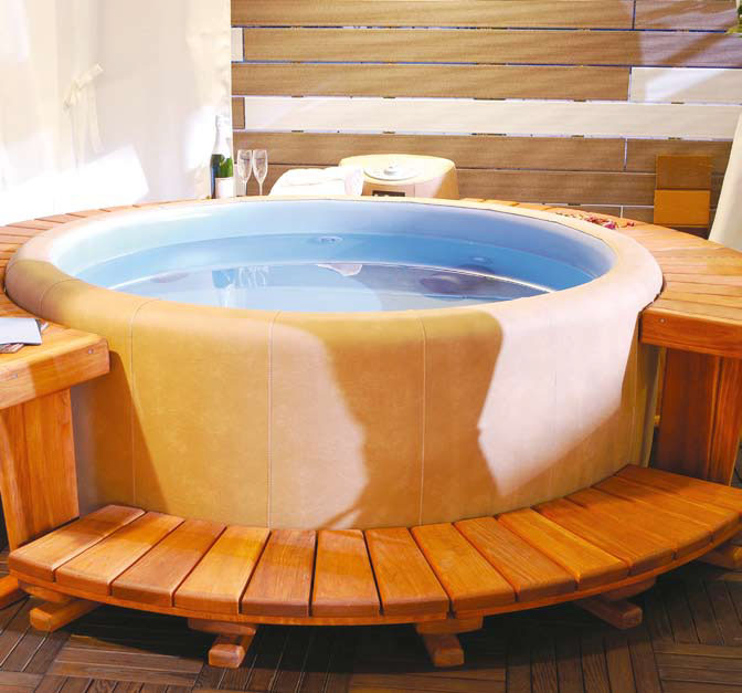 Переваги та недоліки Дерев'яною ванній     Сучасні дерев'яні ванні технічно нічим не поступаються своїм чавунним, сталевим і акриловим побратимам