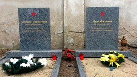 Могили Алантіна Нагартінова і Івана Филимона, Фото: Луціе Валашкова, Чеське радіо   Місцеві жителі були дуже здивовані появою на надгробках зображень, які не мали ніякого відношення до похованим тут росіянам