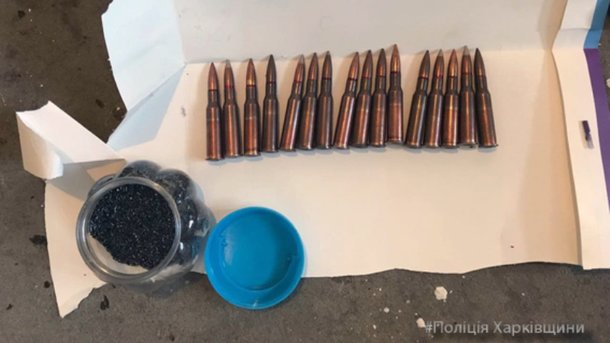 30 березня 2017, 15:55 Переглядів:   У Харкові правоохоронці виявили арсенал зброї та міні-нарколабораторію