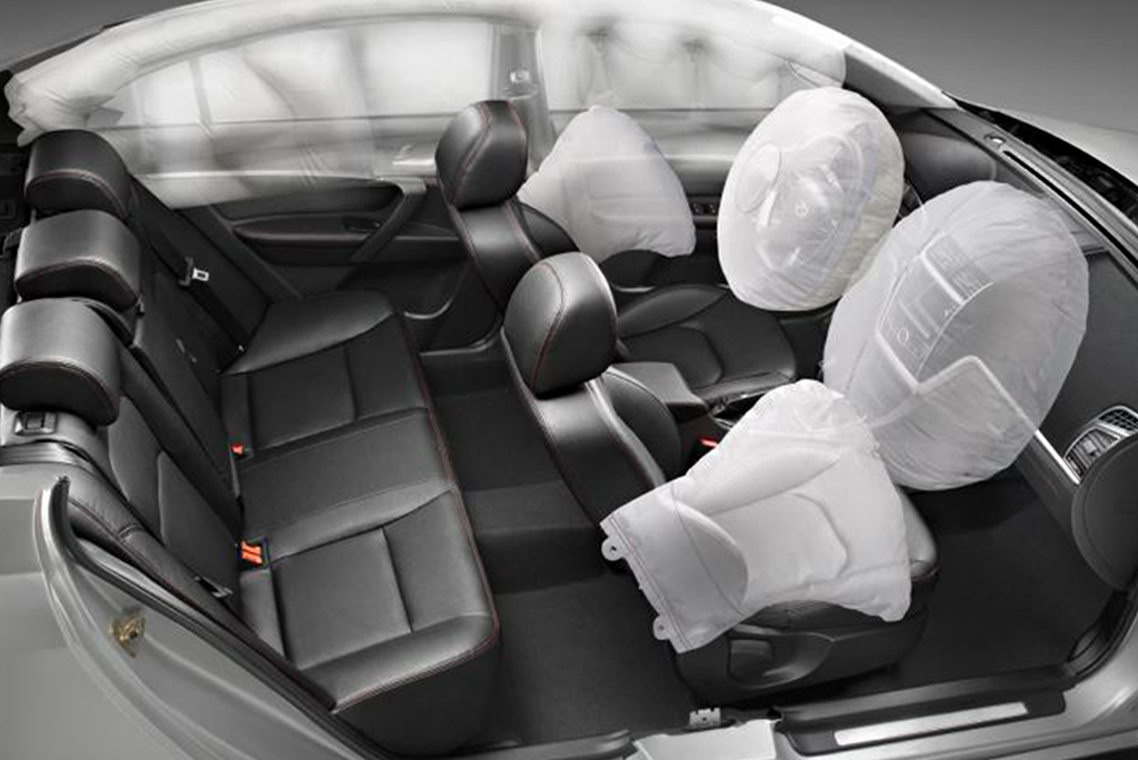 Уже в базовій версії автомобіль оснащується двома подушками безпеки