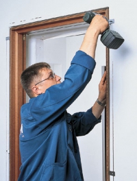 Професійним монтажем можна як прикрасити двері, так і зіпсувати (якщо робить не професіонал)