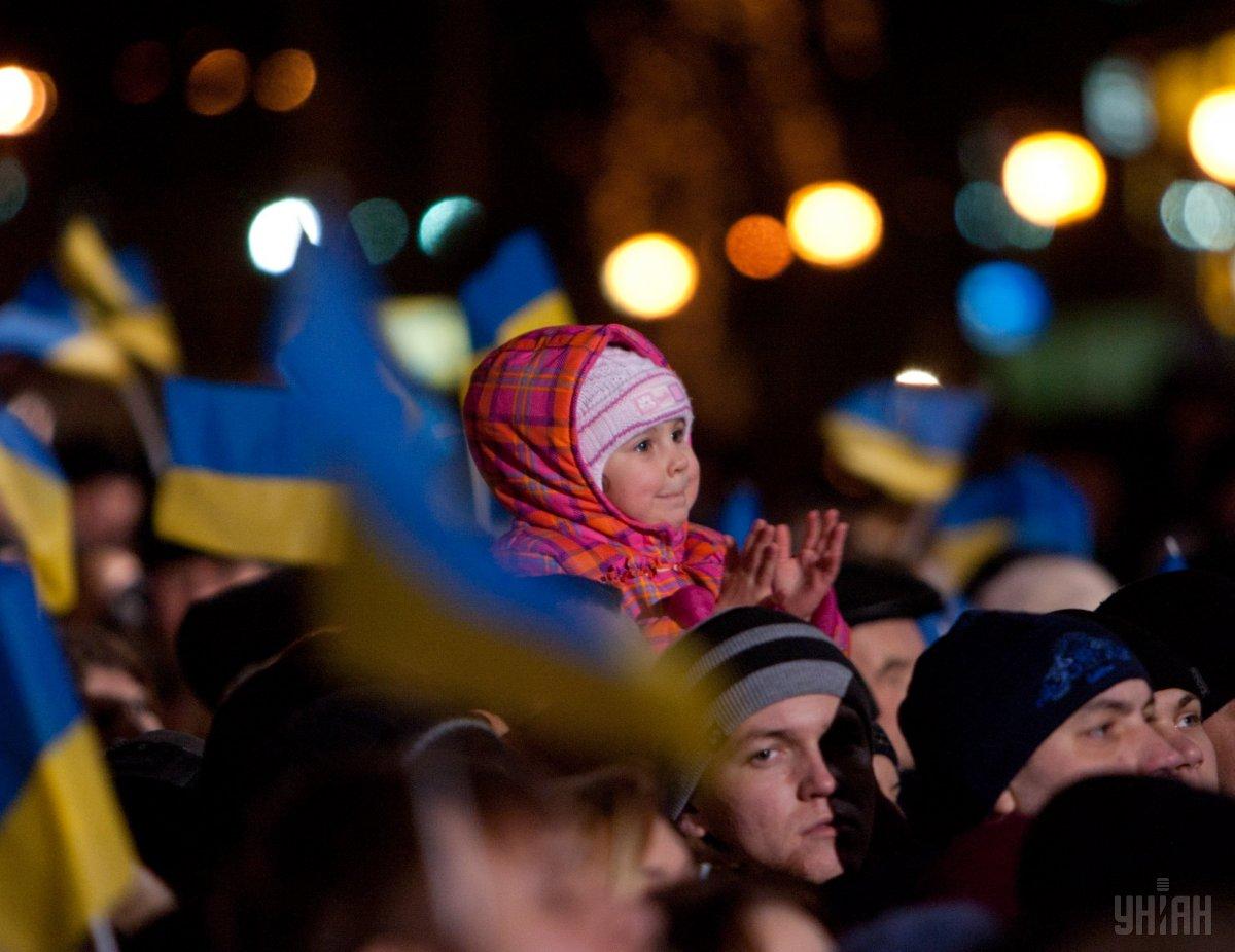 Лише 3% українців не вважають будь-які офіційні свята важливими або коханими